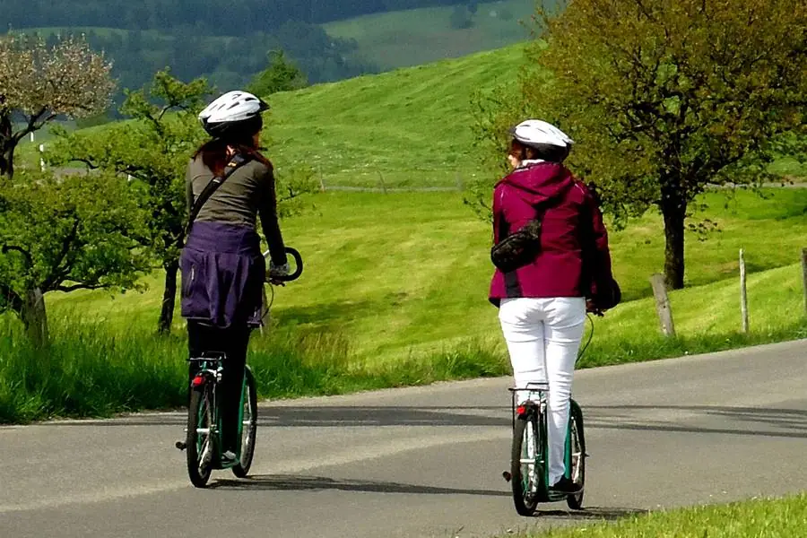 Trottinett-Gruppe unterwegs